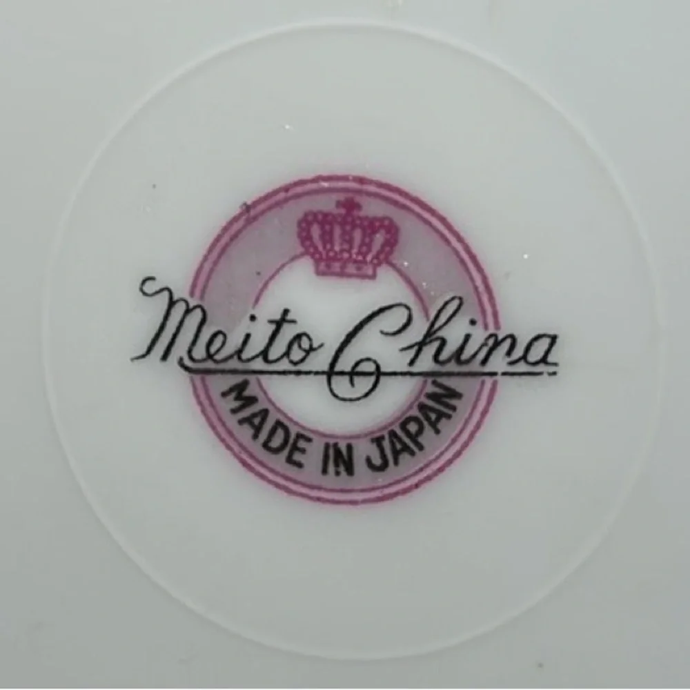 Meito Japan Porcelain Set 3 Shallow Bowls, 1 Sm Plate, Burgundy Lacquerware Box